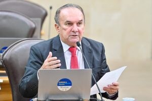 NELTER QUEIROZ PEDE FIM DE AGENDAMENTOS E REABERTURA DO DETRAN/RN