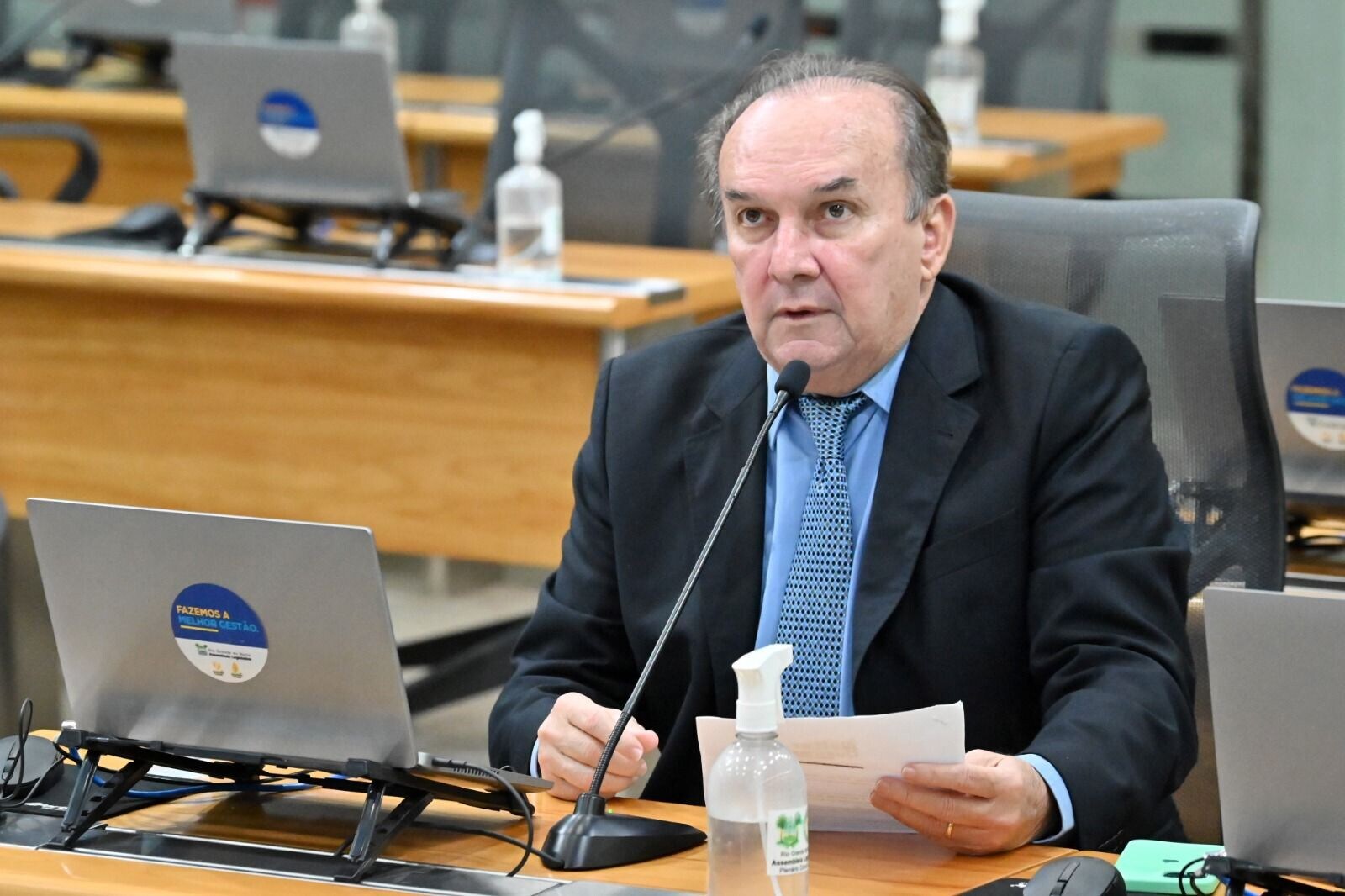 NELTER QUEIROZ RETOMA COBRANÇA POR MELHORIAS NAS ESTRADAS DO RN E CRITICA FECHAMENTO DE AERÓDROMOS