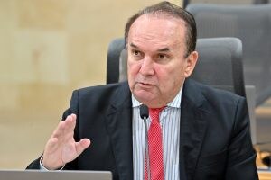 Nelter Queiroz apela por melhorias na saúde pública do RN