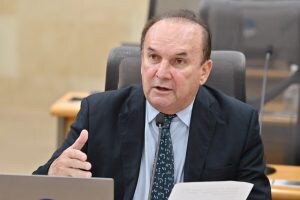 NELTER QUEIROZ REPERCUTE ANÚNCIO DE PARALISAÇÃO MÉDICA NO TARCÍSIO MAIA DEVIDO A ATRASOS SALARIAIS