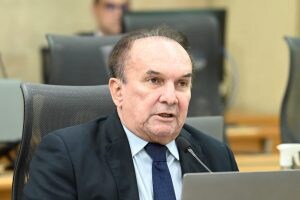CAICÓ: NELTER QUEIROZ COBRA MANUTENÇÃO DE TURMAS DO ENSINO FUNDAMENTAL II NA ESCOLA ESTADUAL ANTÔNIO ALADIM