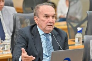 Nelter Queiroz critica atendimento do DETRAN, cobra obras viárias em São Rafael e solicita ligamento de energia para famílias reassentadas no Complexo Oiticica