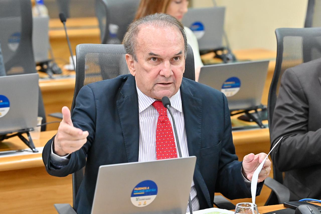 Nelter Queiroz apresenta projeto para garantir empregos de servidores da Caern