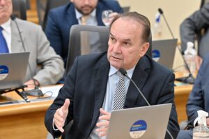 Nelter Queiroz cobra pagamento de precatórios do Fundef e defende geração de empregos com construção de complexo eólico no Seridó
