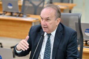 Nelter Queiroz alerta para crise financeira e administrativa em Assú