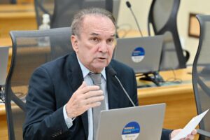 Nelter Queiroz reforça cobrança por extensão de rede da Caern em Jucurutu e alerta sobre falhas de energia em Serra Negra do Norte