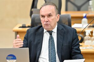 Nelter Queiroz cobra liberação de recursos e conclusão da Estrada da Produção