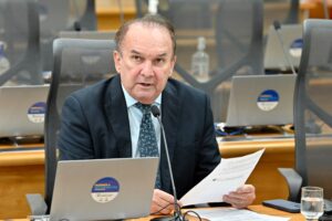 Nelter Queiroz cobra medidas urgentes do Governo após cratera interditar ponte sobre o Rio São Miguel, na RN-041, em Santana do Matos