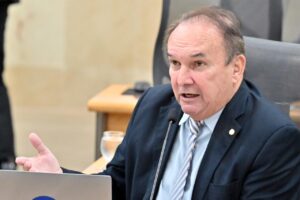 Nelter Queiroz cobra redução do ICMS do diesel no RN e pressiona Governo do Estado a seguir apelo de Lula