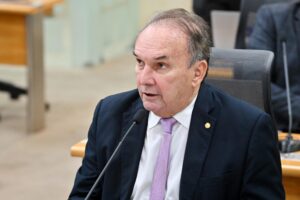 NELTER QUEIROZ COBRA SOLUÇÃO PARA CIRURGIAS ATRASADAS E DENUNCIA DRAMA DE PACIENTES NO RN