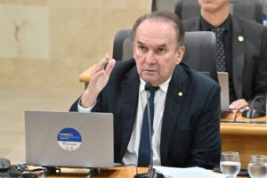 Nelter Queiroz critica notificações do DNIT contra ambulantes e cobra ações para evitar prejuízos a pescadores do RN