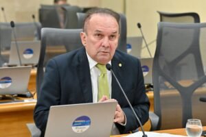 Nelter Queiroz critica burocracia da Caern,  cobra ampliação da rede de água no RN e volta a defender mudança no Governo do RN